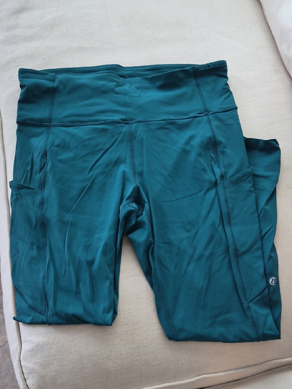 lululemon teal athletic leggings with logo dot